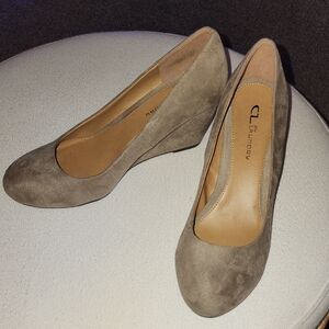 CL By Laundry Suede Tan Wedges Size